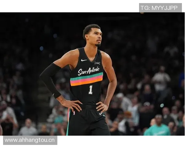 文班亚马强势登场对阵雷霆展现绝佳实力只为一次精彩示范